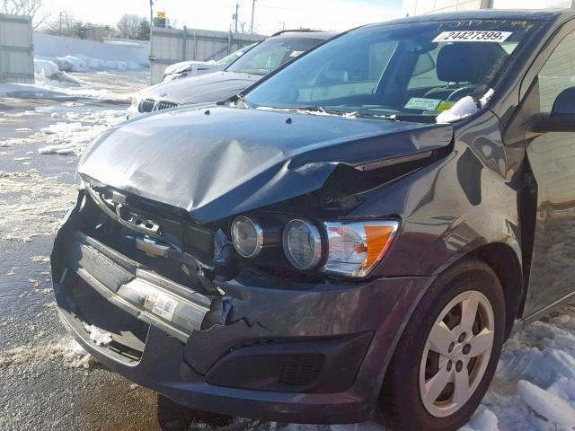 1G1JA5SG8D4221653 - 2013 CHEVROLET SONIC LS GRAY photo 9