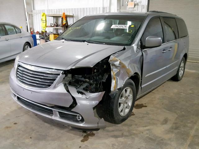 2C4RC1BG8DR555725 - 2013 CHRYSLER TOWN & COU SILVER photo 2