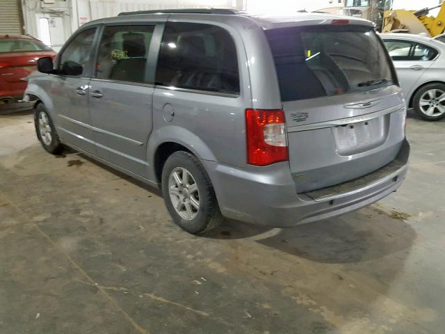 2C4RC1BG8DR555725 - 2013 CHRYSLER TOWN & COU SILVER photo 3