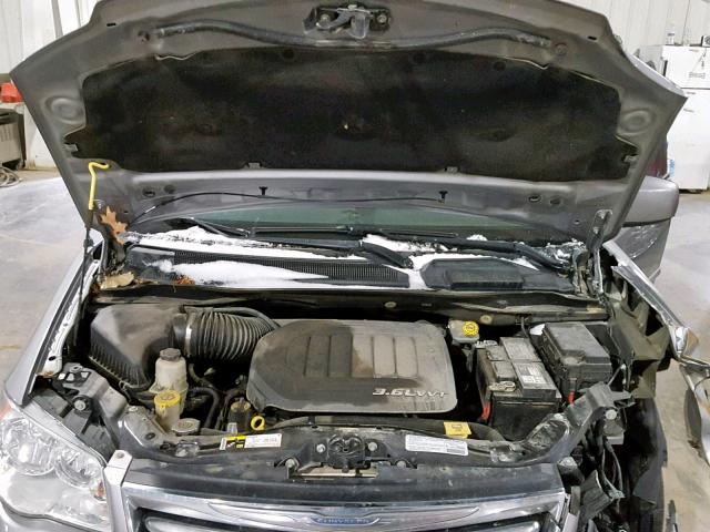 2C4RC1BG8DR555725 - 2013 CHRYSLER TOWN & COU SILVER photo 7