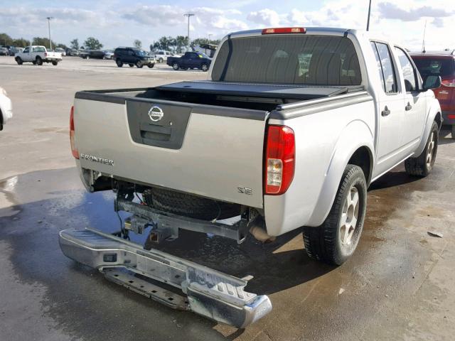 1N6AD07U46C414565 - 2006 NISSAN FRONTIER C SILVER photo 4