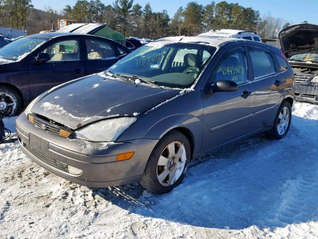 3FAFP37382R116160 - 2002 FORD FOCUS ZX5 GRAY photo 2