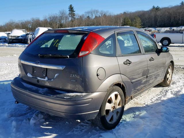 3FAFP37382R116160 - 2002 FORD FOCUS ZX5 GRAY photo 4