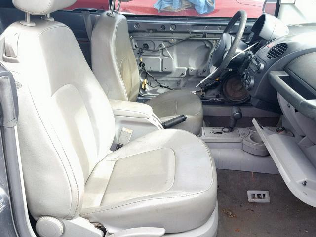 3VWCM31Y84M312879 - 2004 VOLKSWAGEN NEW BEETLE Gümüş foto 5