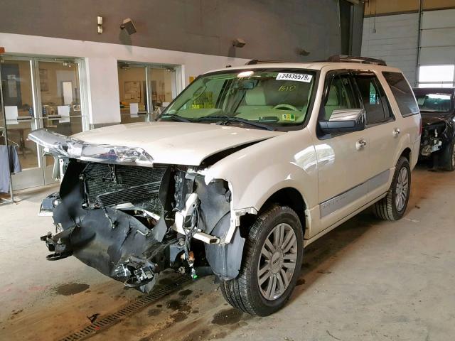 5LMFU28547LJ03496 - 2007 LINCOLN NAVIGATOR WHITE photo 2