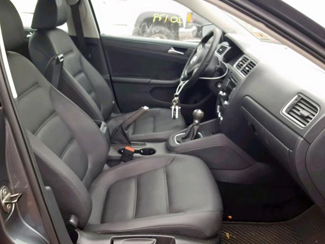 3VWBZ7AJ0BM317630 - 2011 VOLKSWAGEN JETTA SE GRAY photo 5