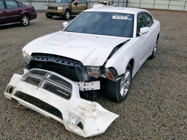 2C3CDXBG5EH266593 - 2014 DODGE CHARGER SE WHITE photo 2