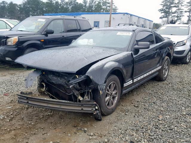 1ZVFT80N555153279 - 2005 FORD MUSTANG BLACK photo 2