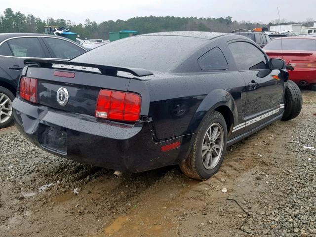 1ZVFT80N555153279 - 2005 FORD MUSTANG BLACK photo 4