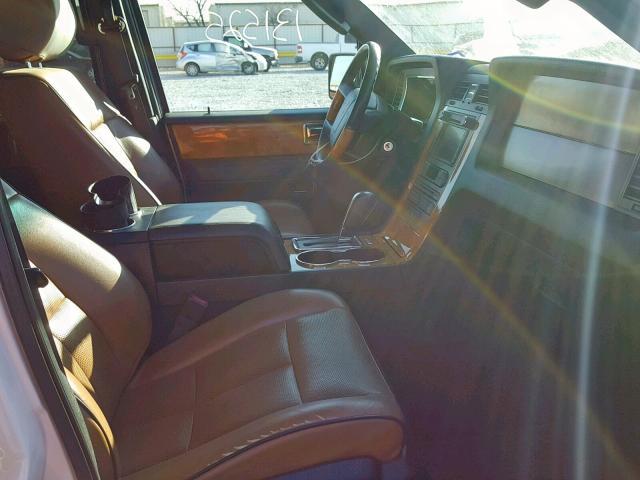 5LMJJ3J54BEJ08648 - 2011 LINCOLN NAVIGATOR WHITE photo 5