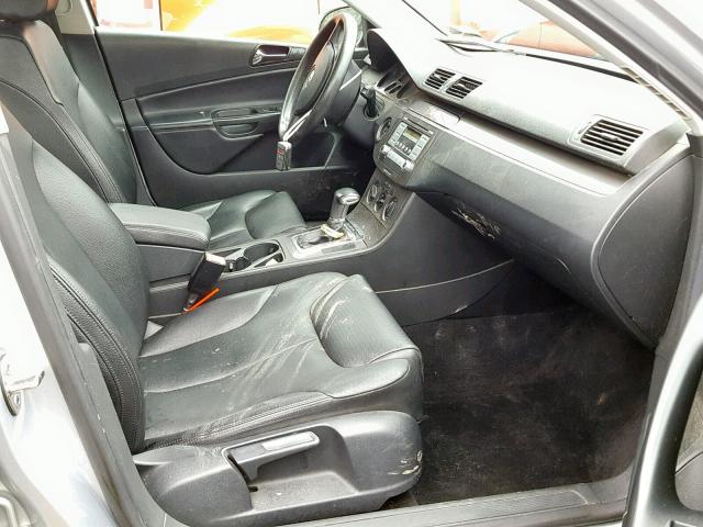 WVWJK73C18E122927 - 2008 VOLKSWAGEN PASSAT TUR GRAY photo 5