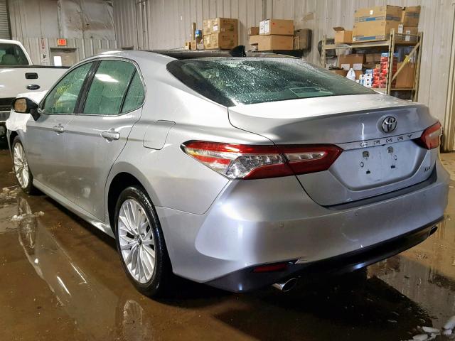 4T1BZ1HK6JU001492 - 2018 TOYOTA CAMRY XSE SILVER photo 3