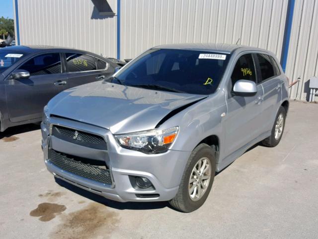 JA4AP3AU8CZ000695 - 2012 MITSUBISHI OUTLANDER SILVER photo 2