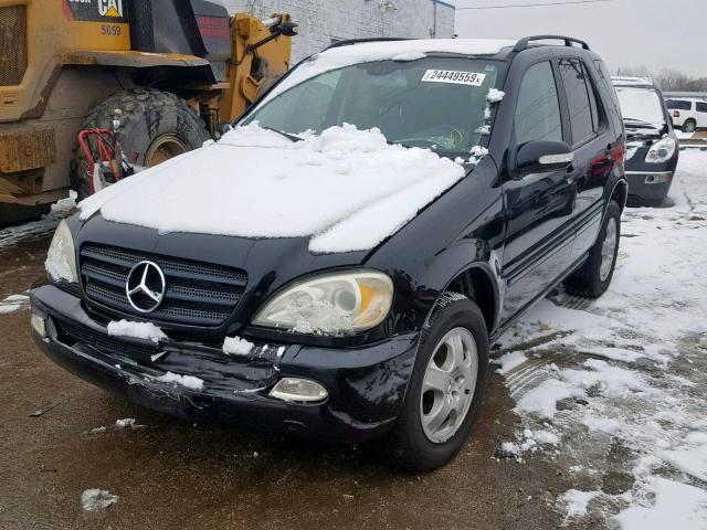 4JGAB54E82A354830 - 2002 MERCEDES-BENZ ML 320 BLACK photo 2