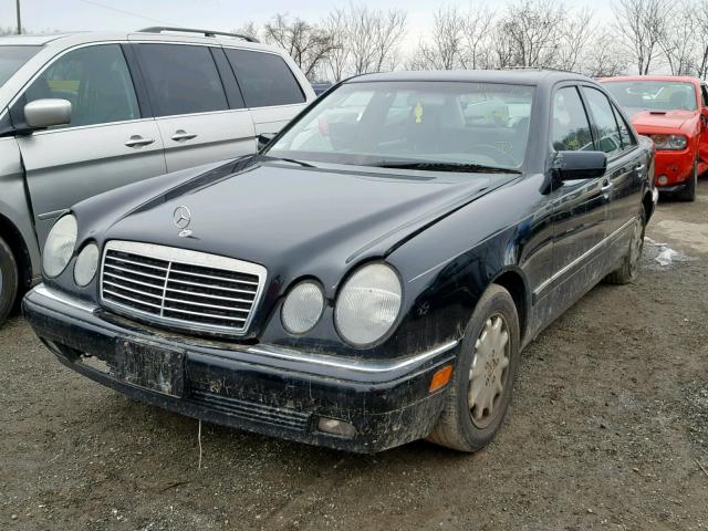 WDBJF65H3XA825747 - 1999 MERCEDES-BENZ E 320 BLACK photo 2