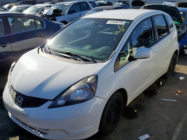 JHMGE8H38DC064562 - 2013 HONDA FIT WHITE photo 2