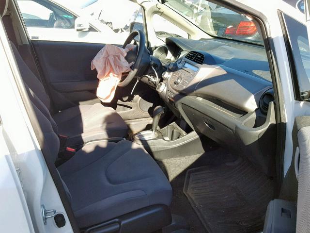 JHMGE8H38DC064562 - 2013 HONDA FIT WHITE photo 5