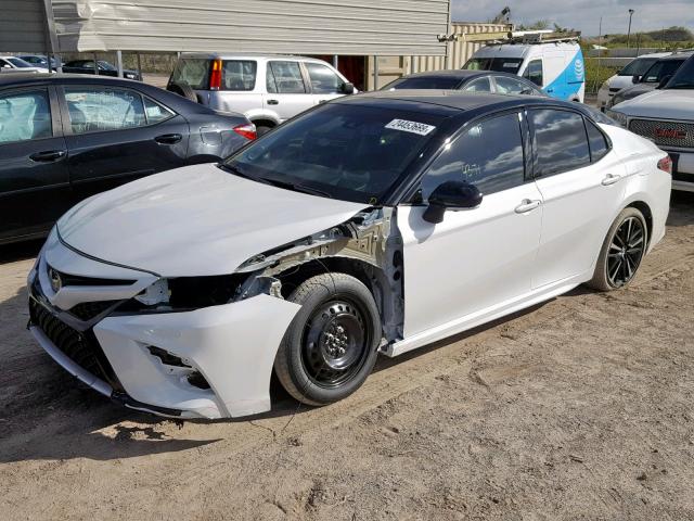 4T1B61HK5JU139145 - 2018 TOYOTA CAMRY XSE WHITE photo 2