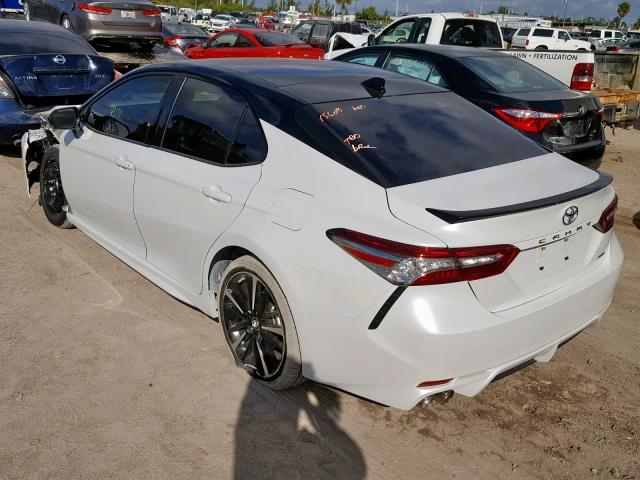 4T1B61HK5JU139145 - 2018 TOYOTA CAMRY XSE WHITE photo 3