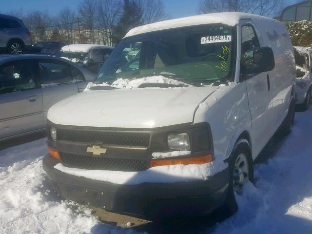 1GCSGAFX9C1106704 - 2012 CHEVROLET EXPRESS G1 WHITE photo 2