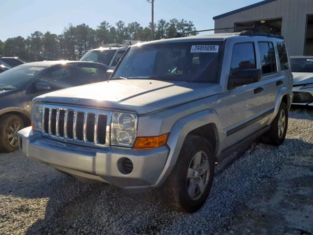 1J8HG48K56C233268 - 2006 JEEP COMMANDER SILVER photo 2