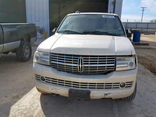 5LMFU28538LJ08013 - 2008 LINCOLN NAVIGATOR WHITE photo 9