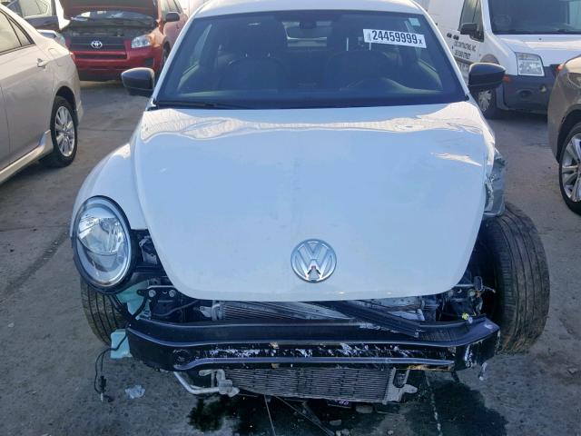 3VWF17AT6HM632533 - 2017 VOLKSWAGEN BEETLE 1.8 WHITE photo 9