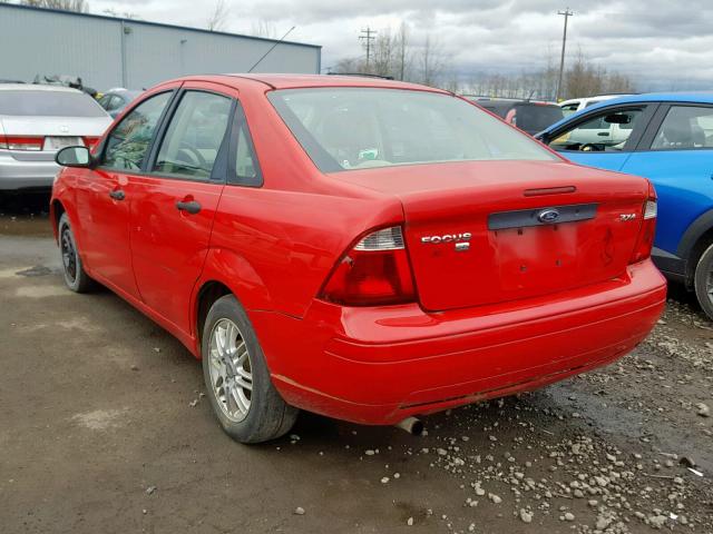 1FAFP34N35W305662 - 2005 FORD FOCUS ZX4 RED photo 3