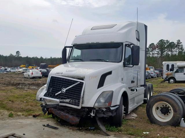 4V4NC9EH1DN140152 - 2013 VOLVO VN VNL WHITE photo 2