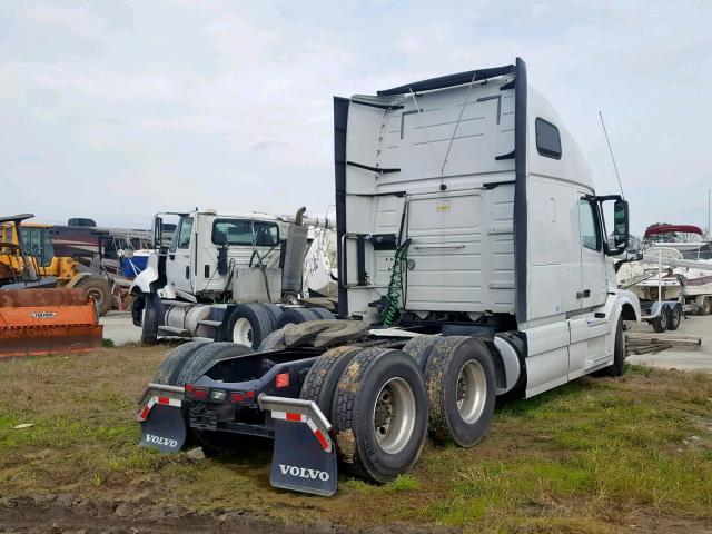 4V4NC9EH1DN140152 - 2013 VOLVO VN VNL WHITE photo 4