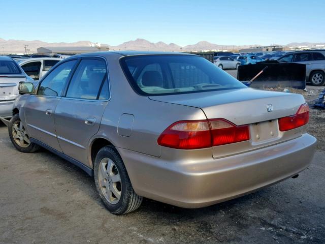 1HGCG6699YA047262 - 2000 HONDA ACCORD SE TAN photo 3