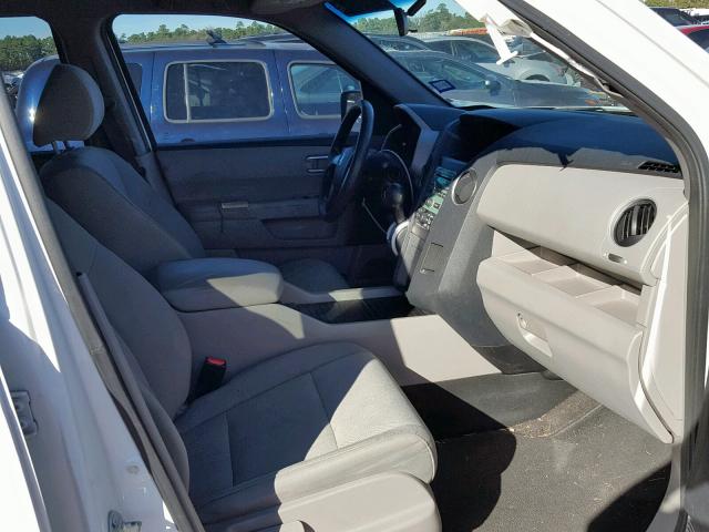 5FNYF3H2XBB024190 - 2011 HONDA PILOT LX WHITE photo 5