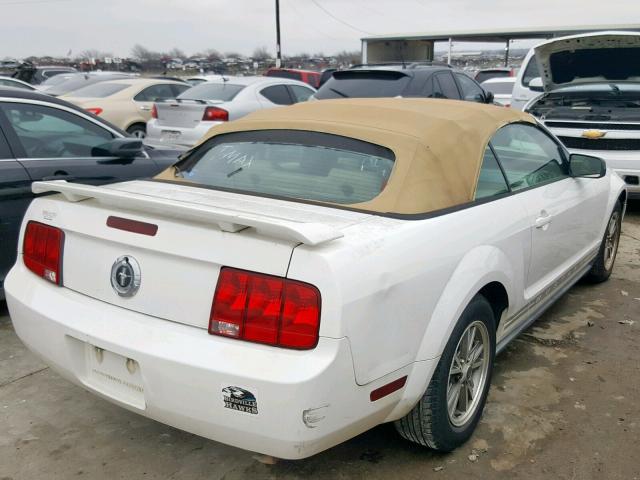 1ZVFT84N355199266 - 2005 FORD MUSTANG WHITE photo 4