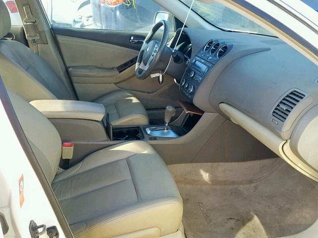 1N4BL21E38N424153 - 2008 NISSAN ALTIMA 3.5 WHITE photo 5