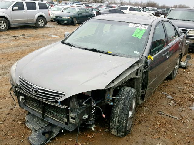 JTDBA32K950025332 - 2005 TOYOTA CAMRY SE GRAY photo 2