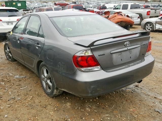 JTDBA32K950025332 - 2005 TOYOTA CAMRY SE GRAY photo 3