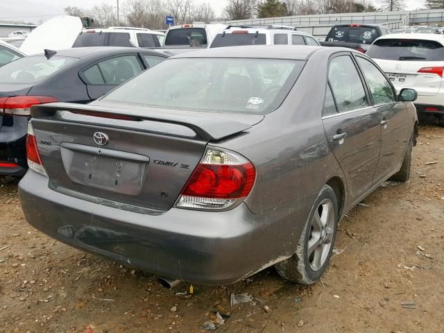 JTDBA32K950025332 - 2005 TOYOTA CAMRY SE GRAY photo 4