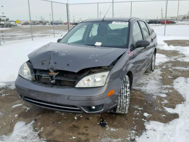 1FAHP34N87W285825 - 2007 FORD FOCUS ZX4 GRAY photo 2