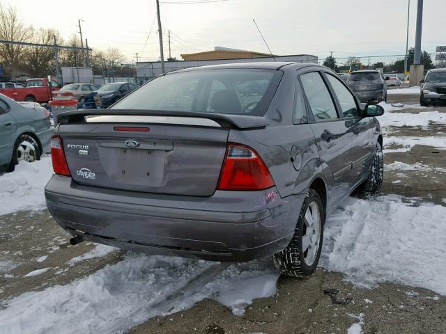 1FAHP34N87W285825 - 2007 FORD FOCUS ZX4 GRAY photo 4