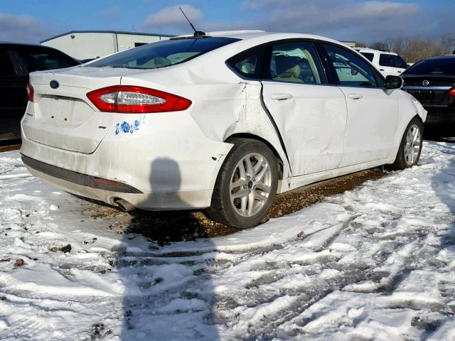 3FA6P0H71FR163570 - 2015 FORD FUSION SE WHITE photo 4