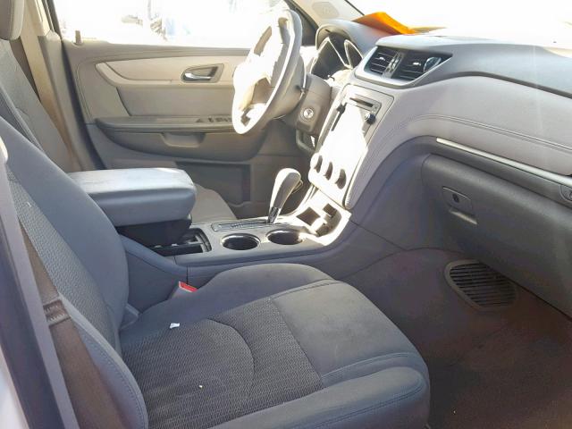 1GNKRFED1HJ205711 - 2017 CHEVROLET TRAVERSE L WHITE photo 5