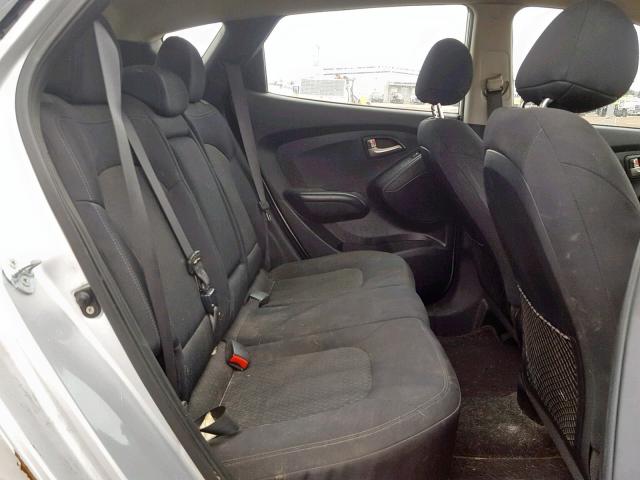 KM8JT3AB1BU119681 - 2011 HYUNDAI TUCSON GL SILVER photo 6