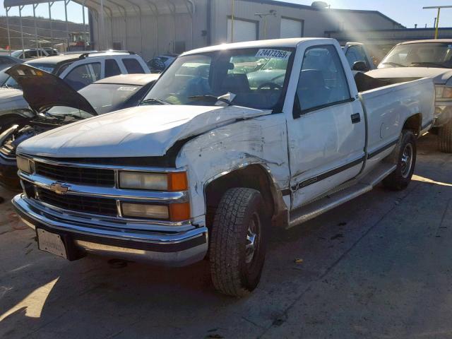 1GCGC24R8WZ117033 - 1998 CHEVROLET GMT-400 C2 WHITE photo 2