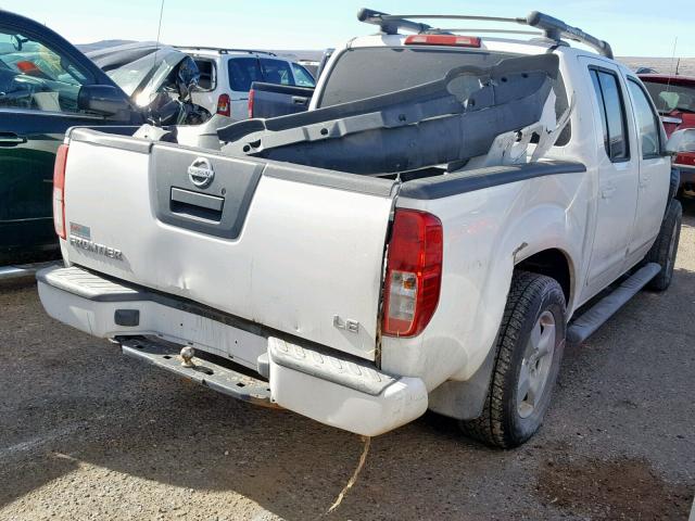 1N6AD07U26C456460 - 2006 NISSAN FRONTIER C WHITE photo 4