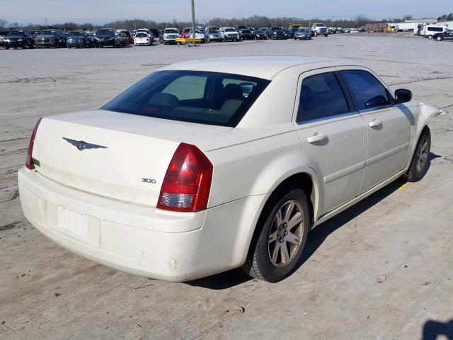 2C3LA43RX7H861045 - 2007 CHRYSLER 300 WHITE photo 4