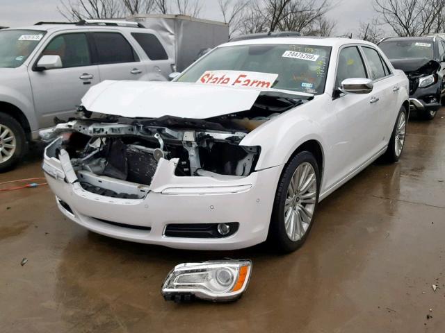 2C3CCAET4DH687535 - 2013 CHRYSLER 300C WHITE photo 2