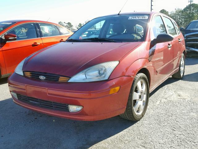 3FAFP37342R151276 - 2002 FORD FOCUS ZX5 RED photo 2