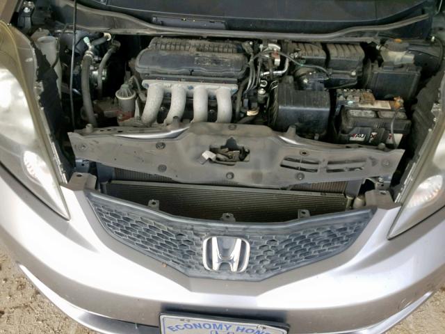 JHMGE8H23AS004956 - 2010 HONDA FIT GRAY photo 7