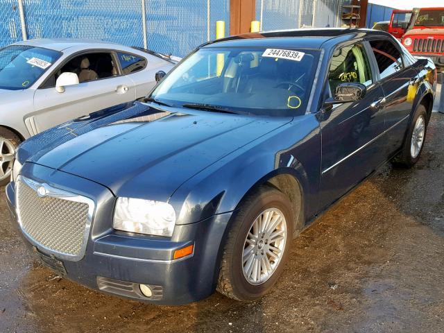 2C3KA53G58H189073 - 2008 CHRYSLER 300 TOURIN GRAY photo 2