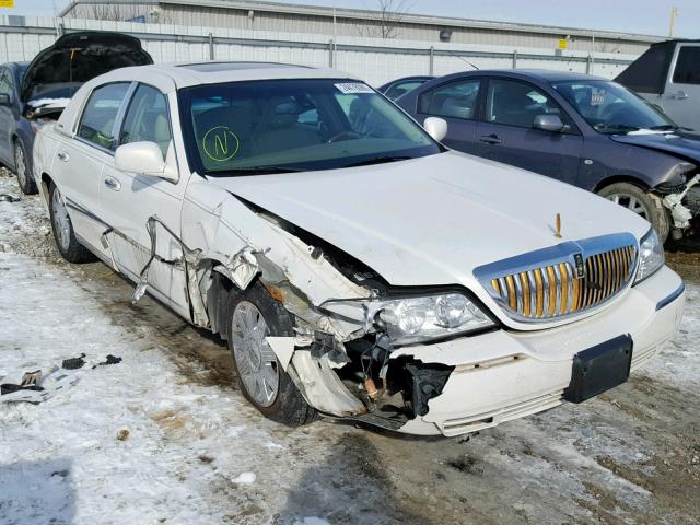 1LNHM83W73Y647664 - 2003 LINCOLN TOWN CAR C WHITE photo 1